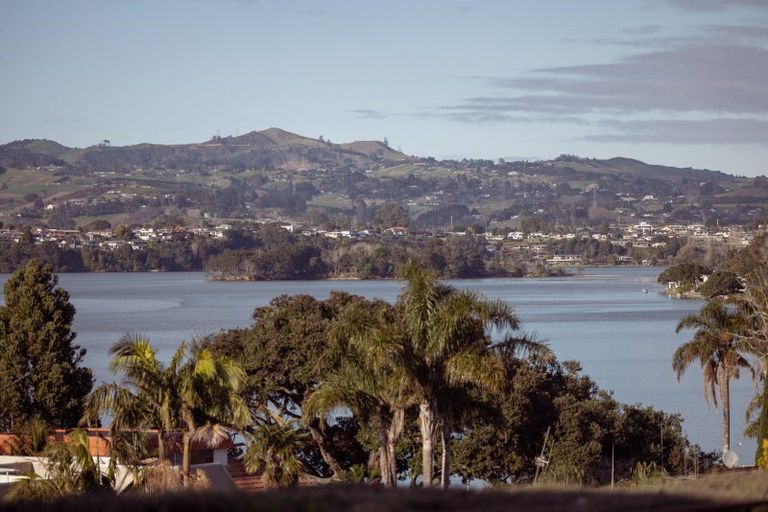 Photo of property in 253 Devonport Road, Tauranga, 3110