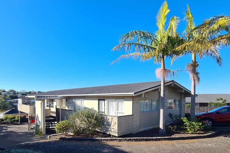 Photo of property in 2/42 Knightsbridge Drive, Forrest Hill, Auckland, 0620