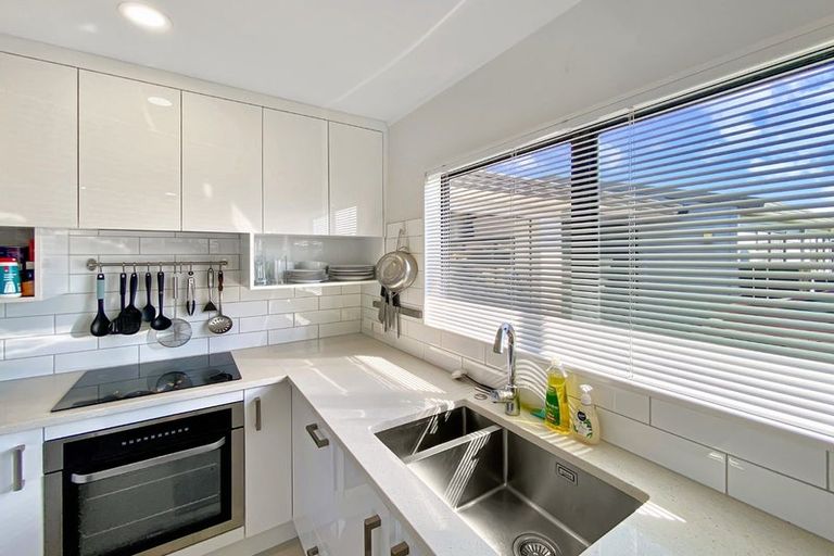 Photo of property in 19a Akoranga Drive, Northcote, Auckland, 0627