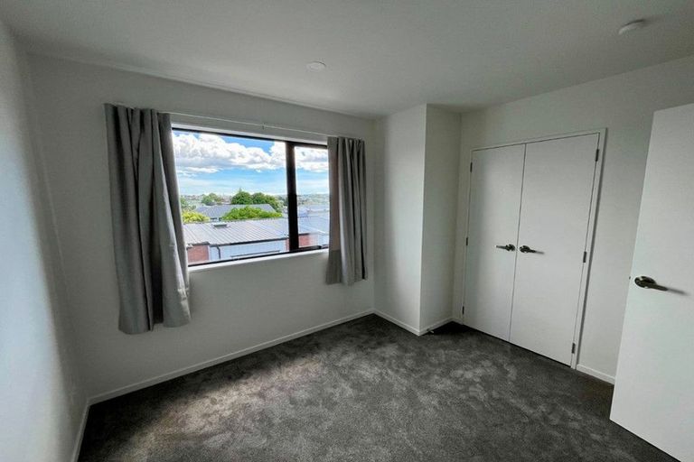 Photo of property in 17 Paetai Lane, Te Atatu Peninsula, 0610