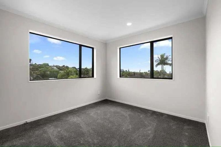 Photo of property in 10c Neilon Place, Northcross, Auckland, 0632