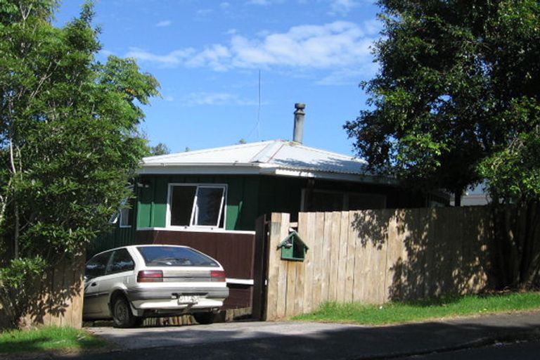 Photo of property in 2 Hanui Place, Massey, Auckland, 0614