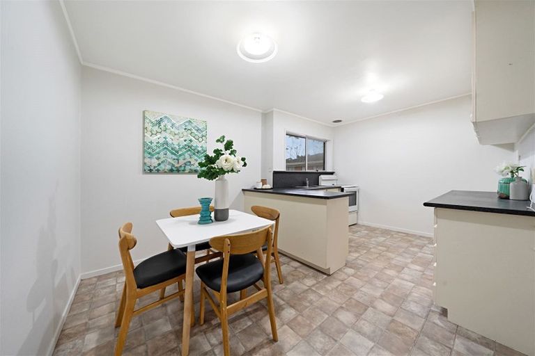 Photo of property in 5/15a Oates Road, Glen Eden, Auckland, 0602