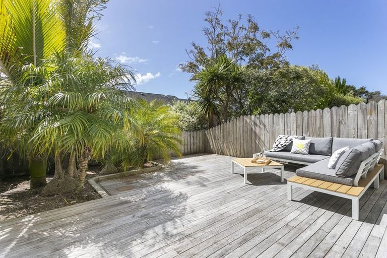 Photo of property in 4/78 Fernhill Way, Oteha, Auckland, 0632