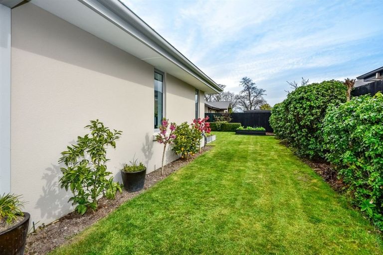 Photo of property in 35 Reka Street, Parklands, Christchurch, 8083