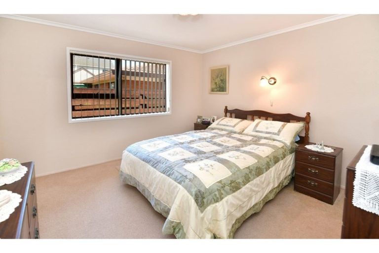 Photo of property in 63 Centreway Road, Orewa, 0931