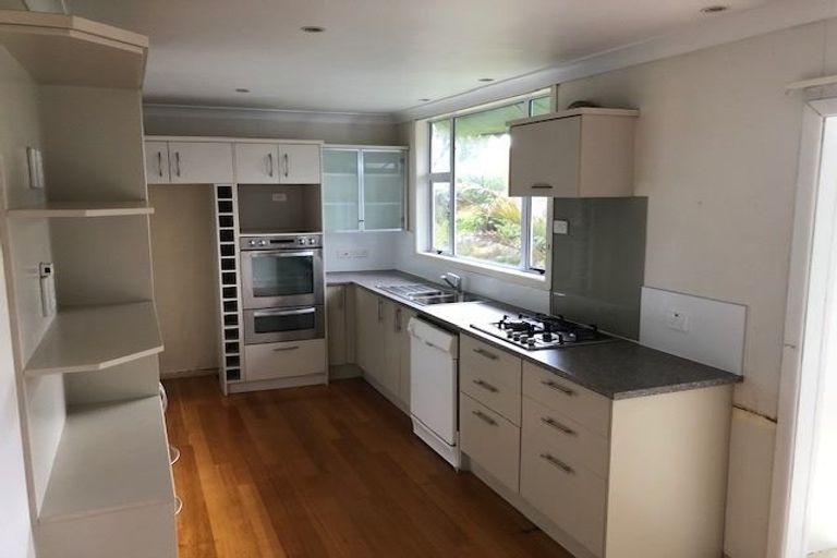 Photo of property in 31 Awaroa Road, Sunnyvale, Auckland, 0612
