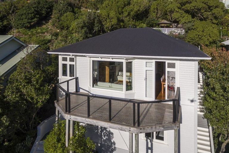 Photo of property in 53 Palliser Road, Roseneath, Wellington, 6011