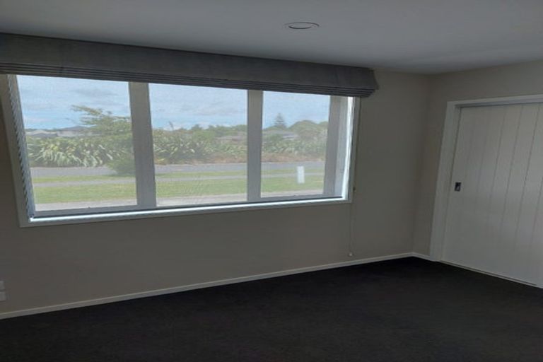 Photo of property in 15 Kahika Grove, Huapai, Kumeu, 0810