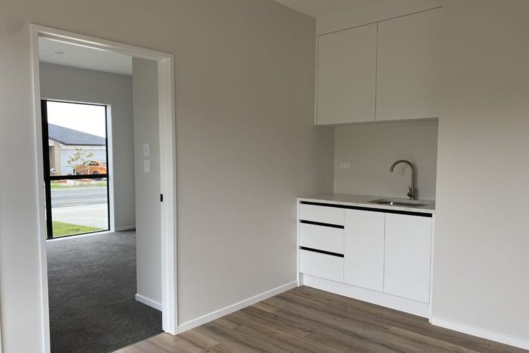 Photo of property in 28 Holcroft Street, Papakura, 2110