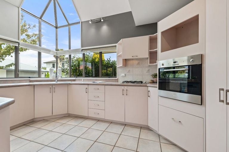 Photo of property in 2 Lantern Lane, Halswell, Christchurch, 8025