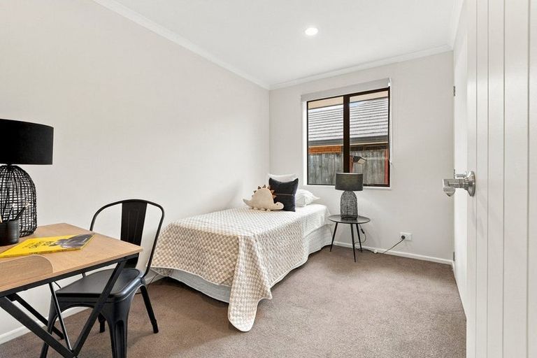 Photo of property in 21 Sorrento Place, Kelvin Grove, Palmerston North, 4414