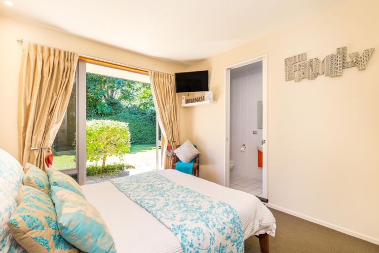 Photo of property in 5 Cameron Drive, Acacia Bay, Taupo, 3385