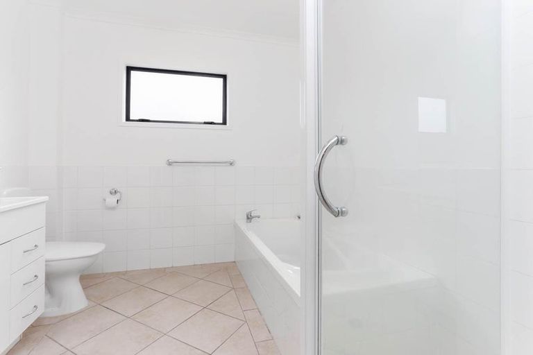 Photo of property in 13 Barnea Circle, Glen Eden, Auckland, 0602