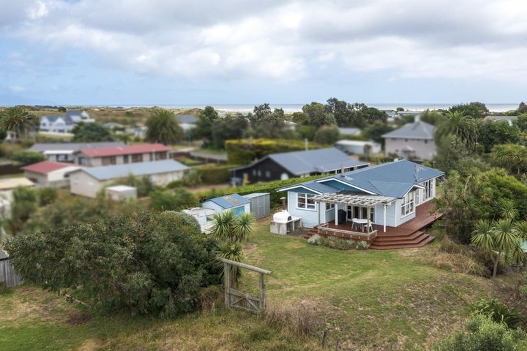 Photo of property in 44 Sarah Street, Waikawa Beach, Levin, 5573