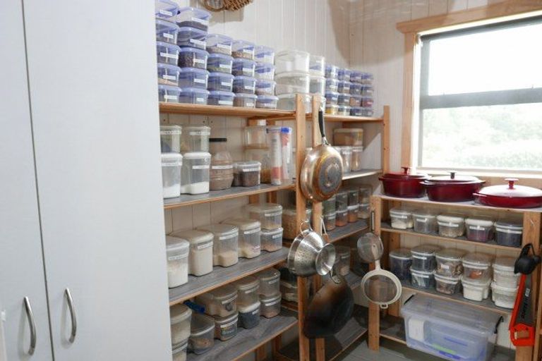 Photo of property in 100 Cole Street, Dannevirke, 4930