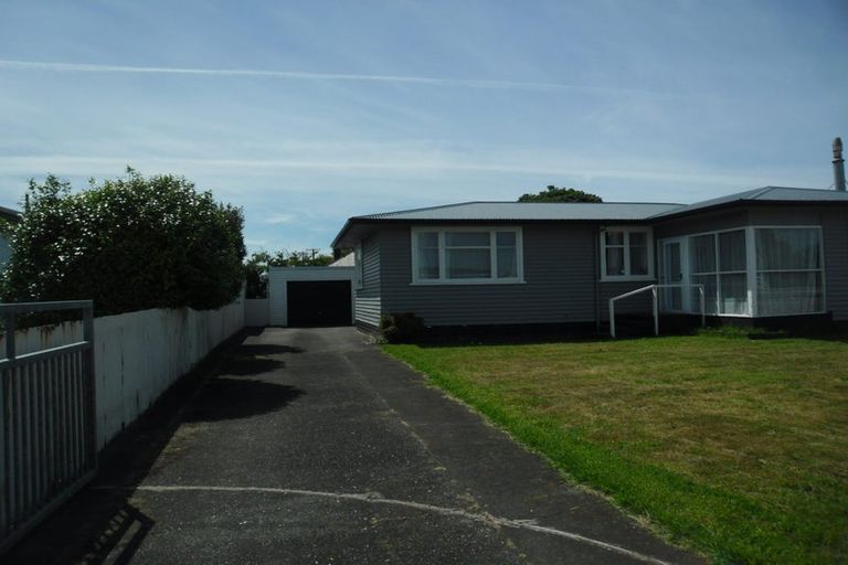 Photo of property in 12 Bone Crescent, Hawera, 4610