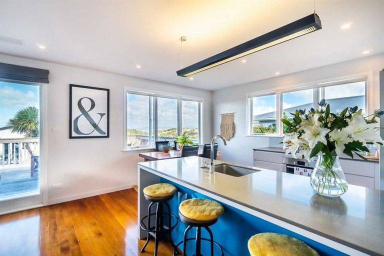 Photo of property in 1/15 Colonial Road, Chatswood, Auckland, 0626