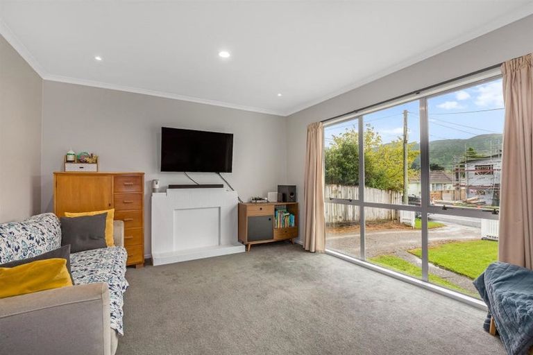 Photo of property in 123 Wellington Road, Wainuiomata, Lower Hutt, 5014