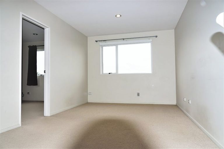 Photo of property in 18 Mulroy Place, Pinehill, Auckland, 0632