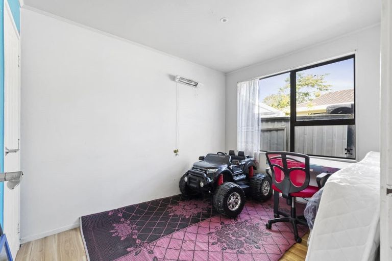 Photo of property in 1/1 Rebecca Rise, Weymouth, Auckland, 2103