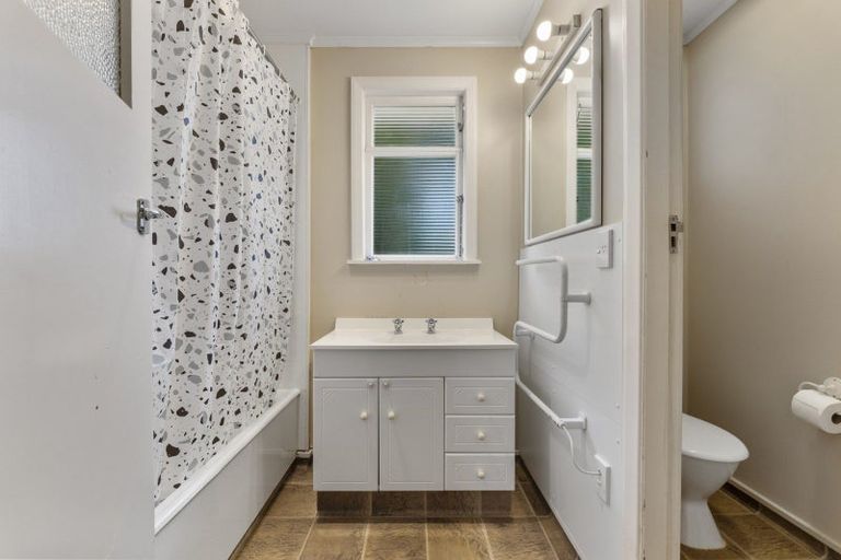 Photo of property in 4 Burfield Place, Awapuni, Palmerston North, 4412