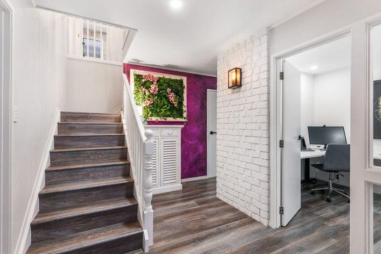 Photo of property in 2/33 Parr Terrace, Castor Bay, Auckland, 0620