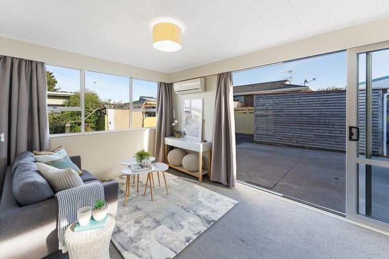 Photo of property in 30c Paynters Avenue, Strandon, New Plymouth, 4312