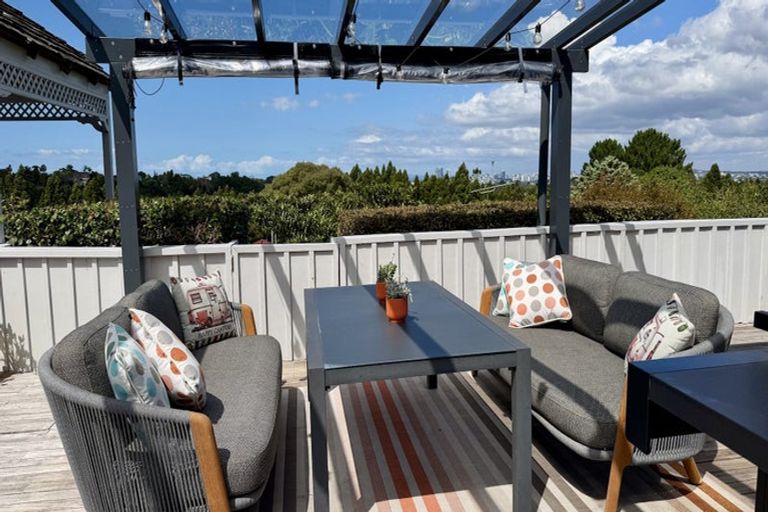 Photo of property in 52 Balmain Road, Chatswood, Auckland, 0626