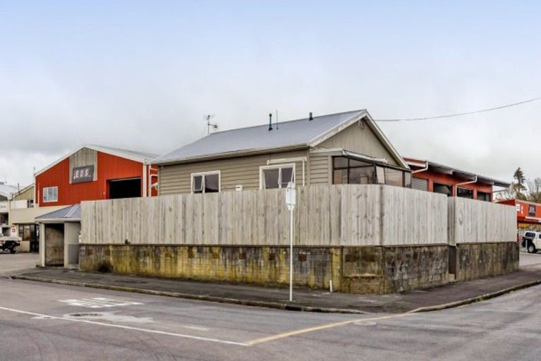 Photo of property in 24 Richmond Street, Fitzroy, New Plymouth, 4312