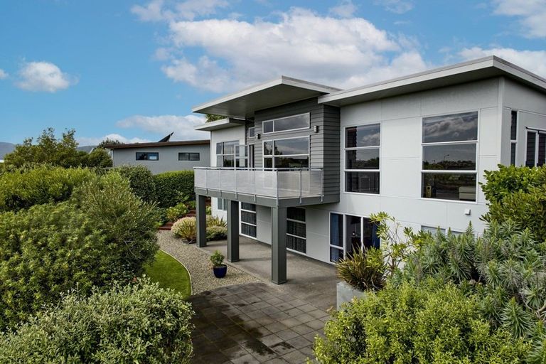 Photo of property in 12 Millennium Hill, Paraparaumu, 5032