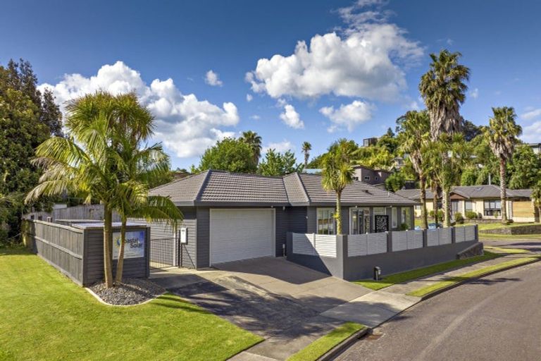 Photo of property in 1 The Fairway, Whakatane, 3120
