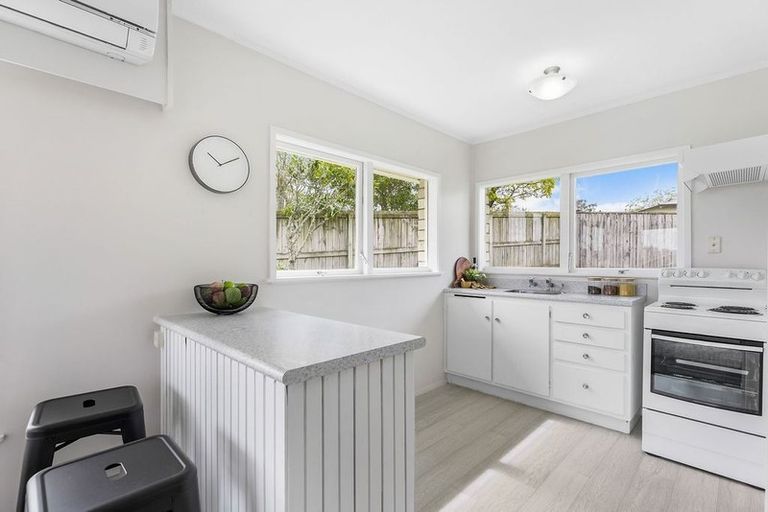 Photo of property in 1/6 Segedin Place, Glenfield, Auckland, 0629