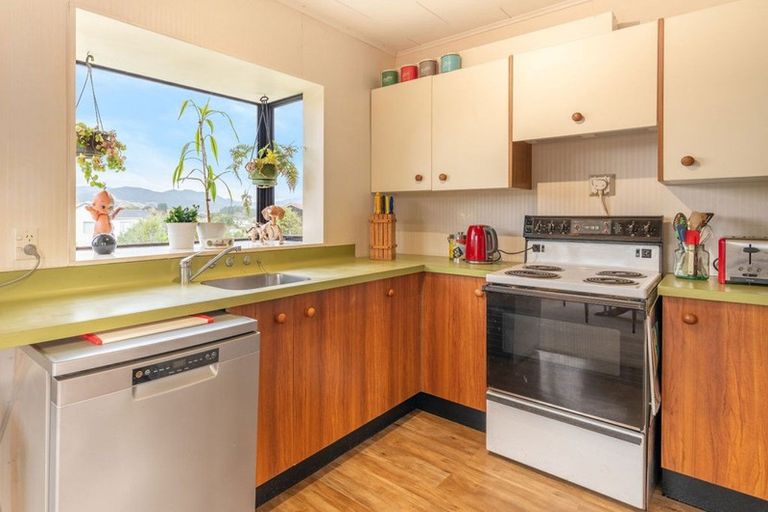 Photo of property in 37 Hicks Crescent, Waikanae Beach, Waikanae, 5036