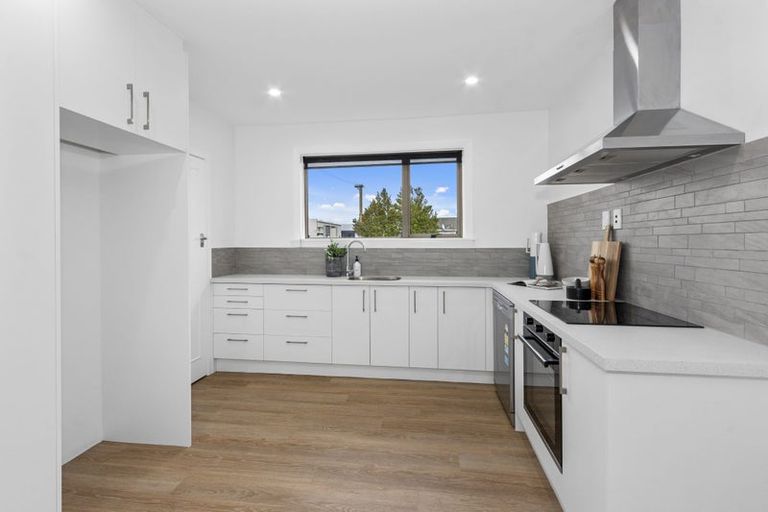 Photo of property in 82 Shortland Street, Wainoni, Christchurch, 8061