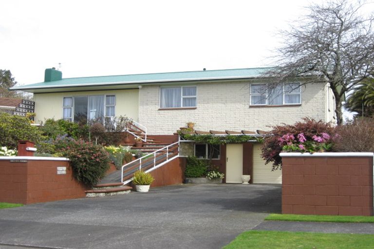 Photo of property in 3 Kowhai Street, Inglewood, 4330