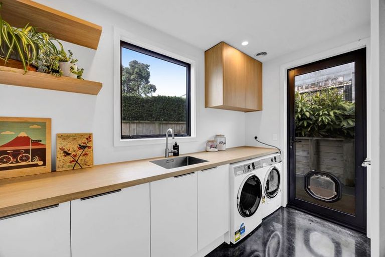 Photo of property in 12a Kauri Street, Merrilands, New Plymouth, 4312