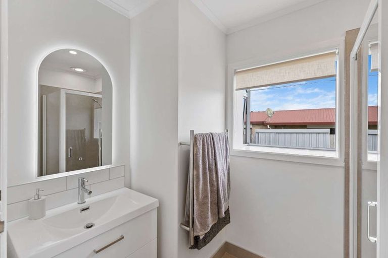 Photo of property in 5a Church Street, Tuakau, 2121