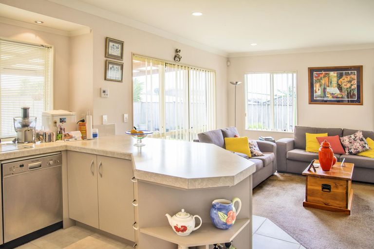 Photo of property in 27 Turnberry Drive, Wattle Downs, Auckland, 2103