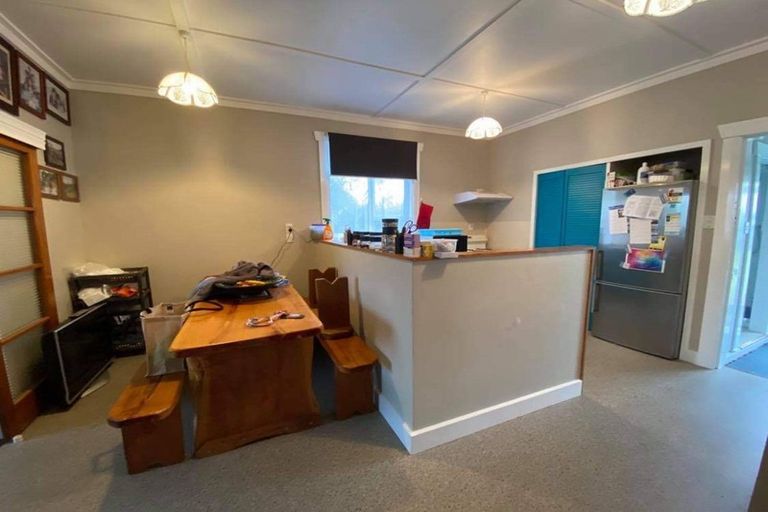 Photo of property in 15 High Street, Eltham, 4322