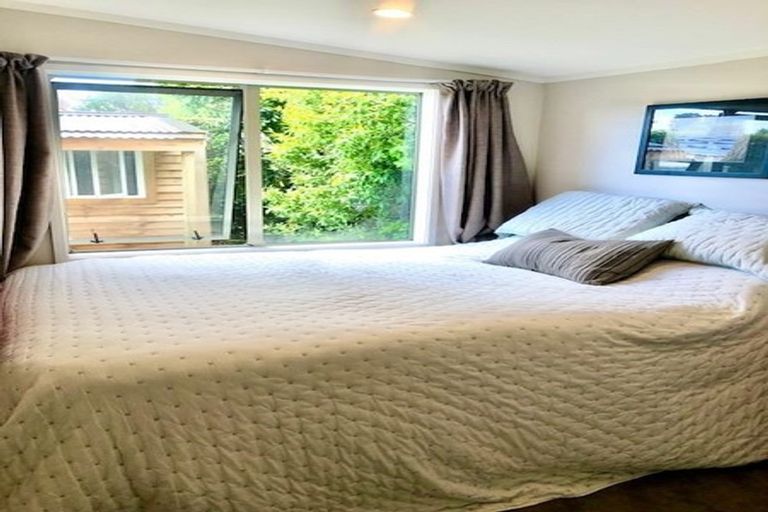 Photo of property in 11 Ocean View Road, Milford, Auckland, 0620