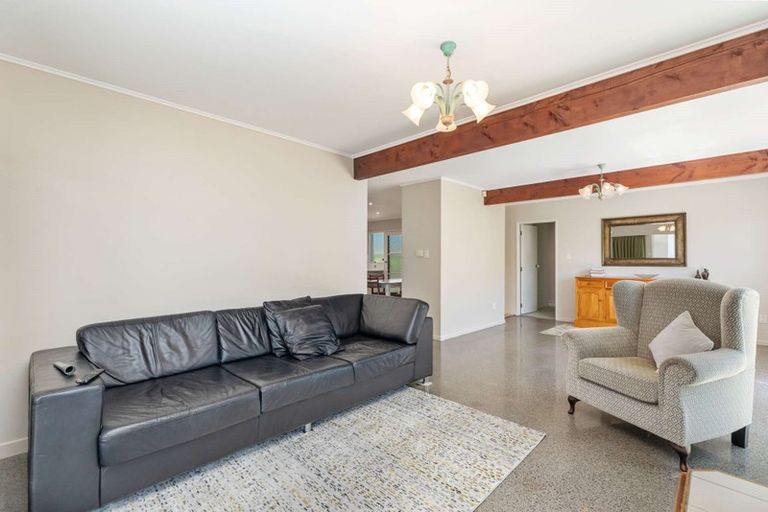 Photo of property in 18 Waterlea Avenue, Mangere Bridge, Auckland, 2022