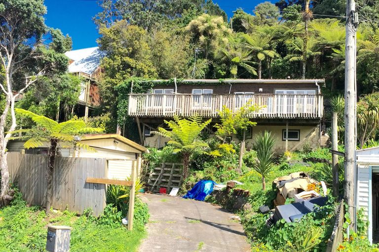 Property details for 19 Kauri Point Road, Laingholm, Auckland, 0604