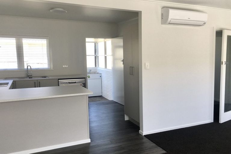 Photo of property in 2/13 Dodson Avenue, Milford, Auckland, 0620