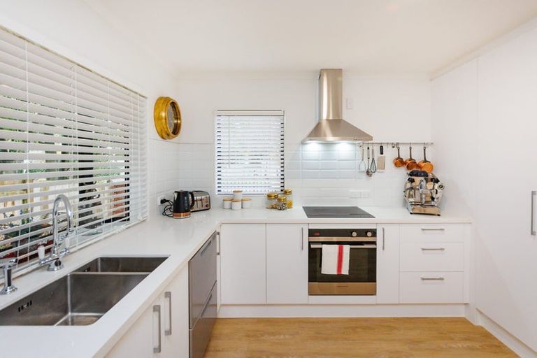 Photo of property in 3 Winston Avenue, Hokowhitu, Palmerston North, 4410