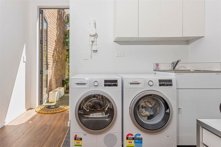 Photo of property in 28 Rangihina Road, Hobsonville, Auckland, 0616