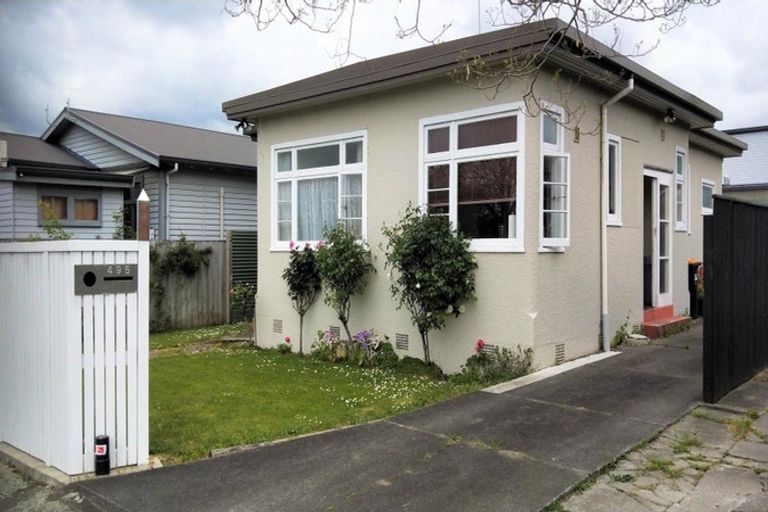 Photo of property in 495 Featherston Street, Roslyn, Palmerston North, 4414