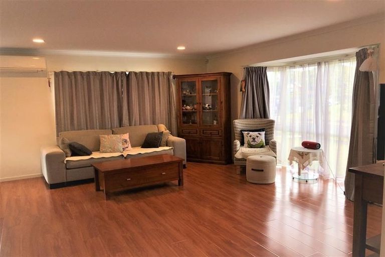 Photo of property in 15 Attymon Lane, East Tamaki, Auckland, 2016