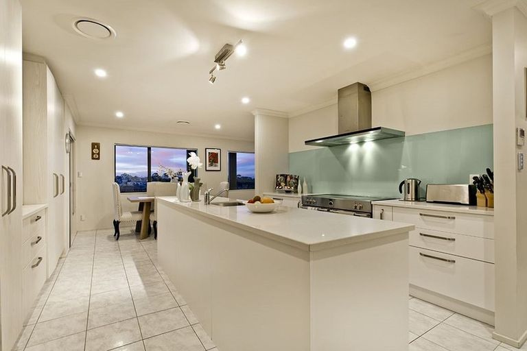 Photo of property in 36 Sapperton Drive, Henderson, Auckland, 0612