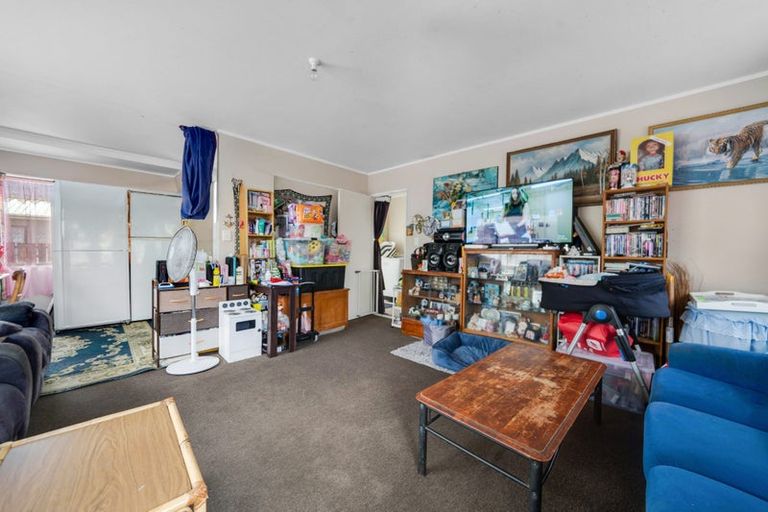 Photo of property in 2/3 Volta Place, Clendon Park, Auckland, 2103